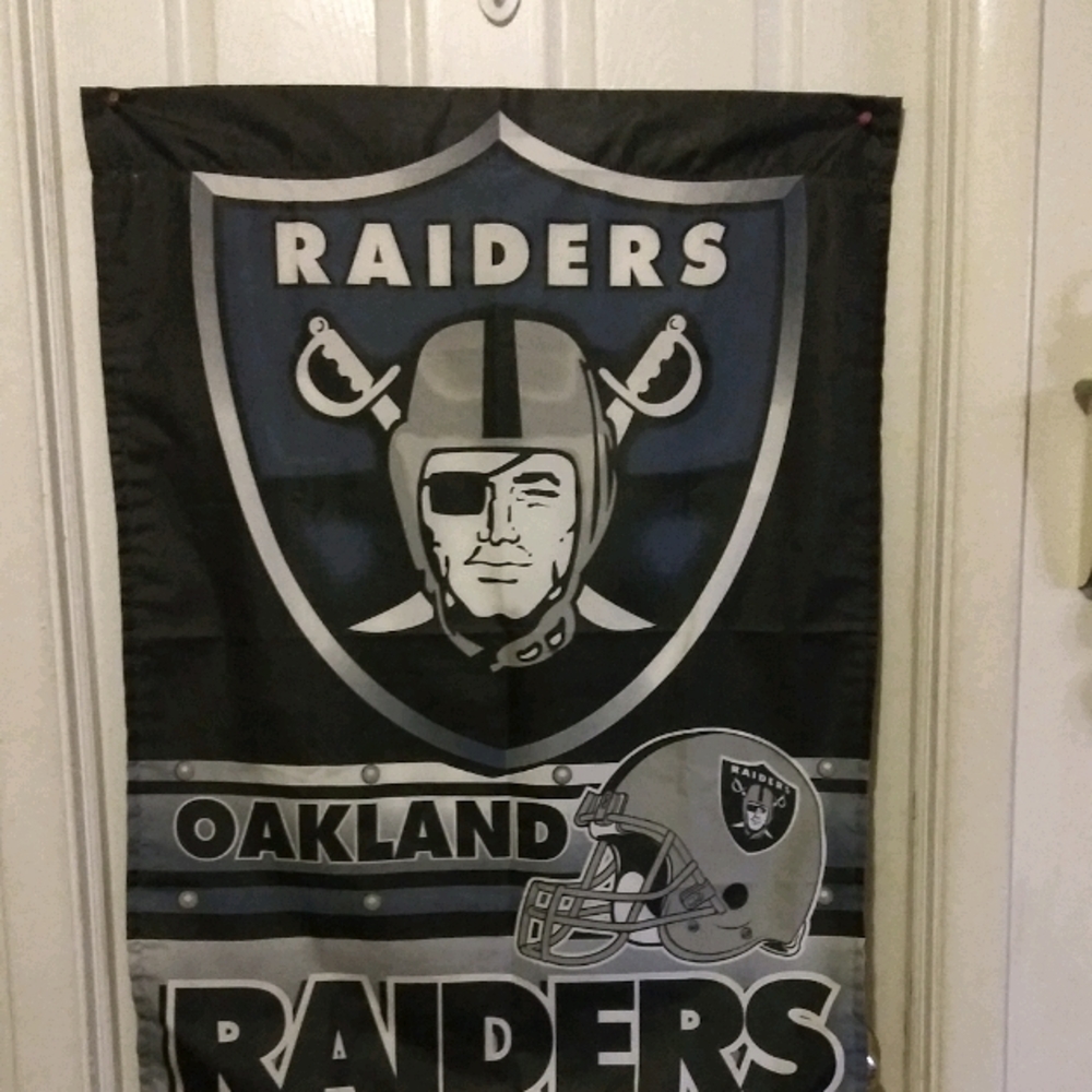 Nylon Oakland Raiders flag.